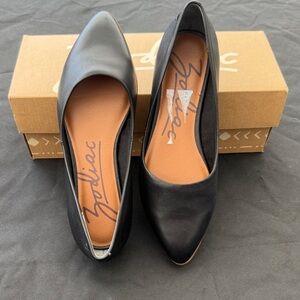Zodiac Women's Elegant Black Flats
